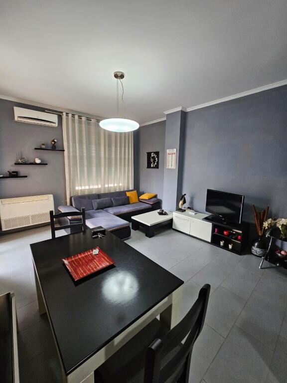 Shitet super apartament 1+1 në zonën e Shkëmbit të Kavajës