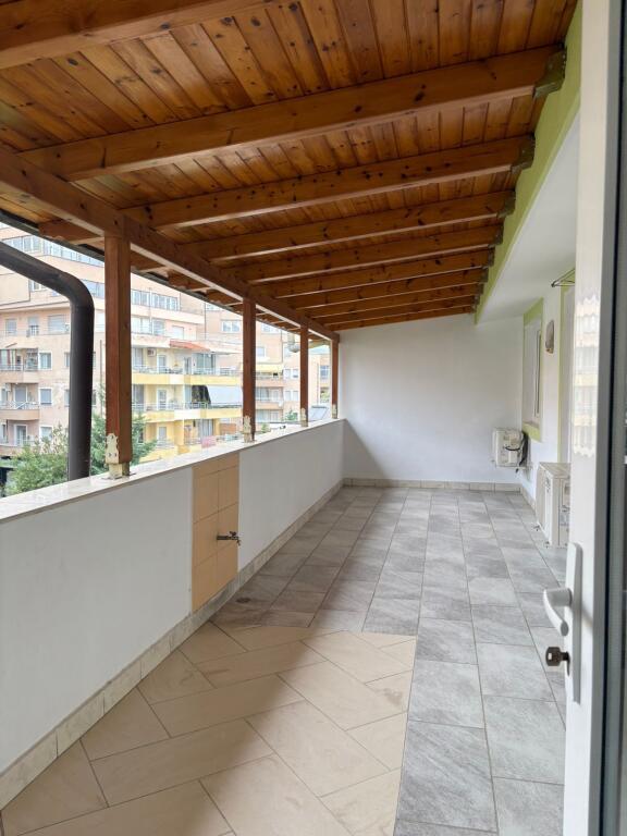 Attico in affitto vicino al Lago di Tirana