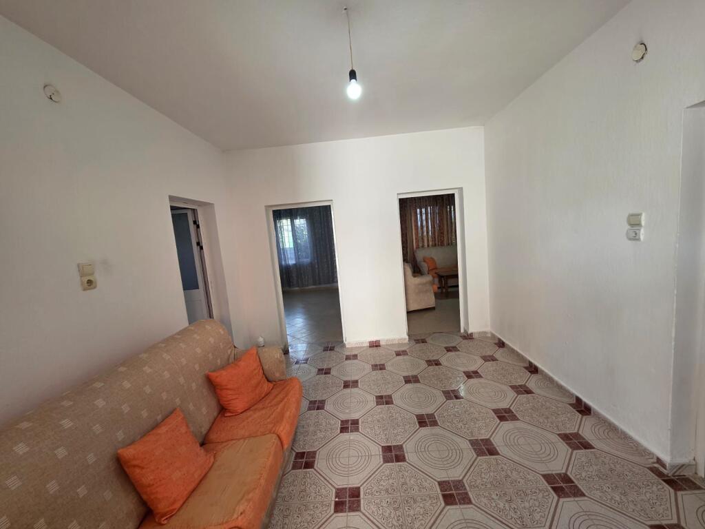 5 Maji Jepet Shtepi 2+1 Me Qera