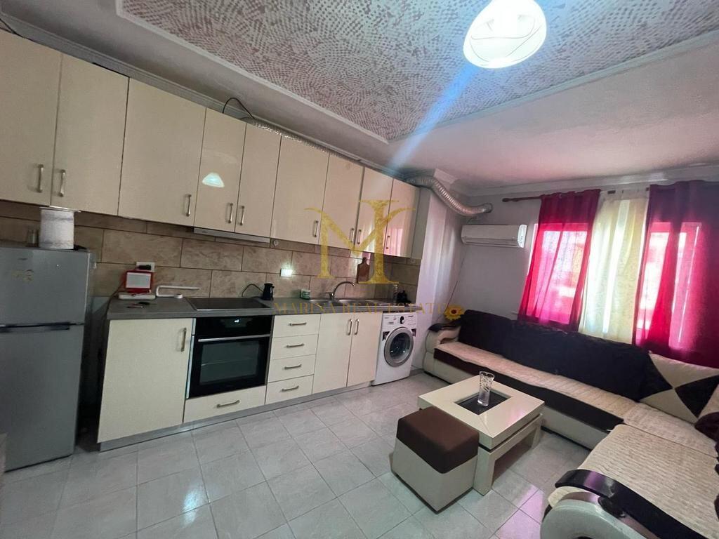 APARTAMENT 3+1 ME QERA NE PLAZH , PRANE SHKOLLES BAJRAM CURRI !!