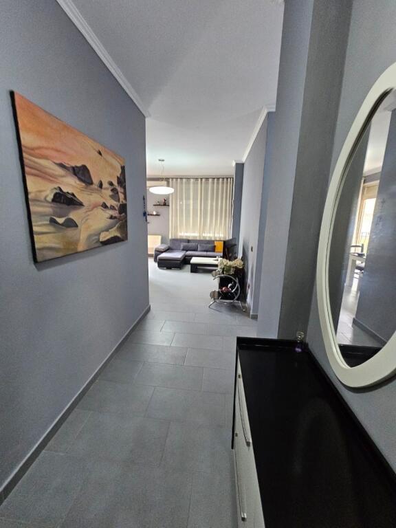 Shitet super apartament 1+1 në zonën e Shkëmbit të Kavajës