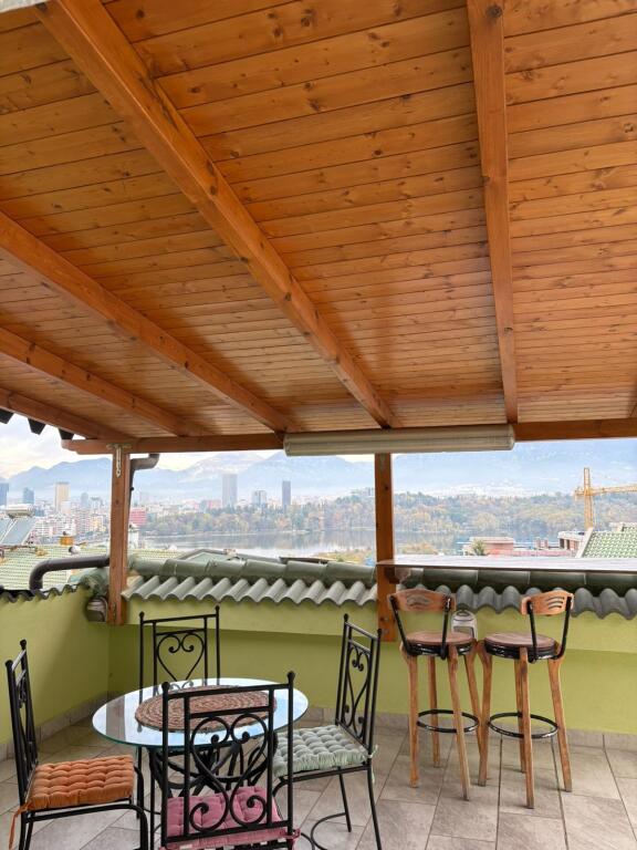 Attico in affitto vicino al Lago di Tirana