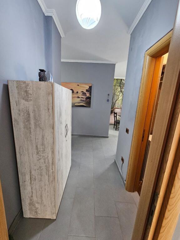 Shitet super apartament 1+1 në zonën e Shkëmbit të Kavajës