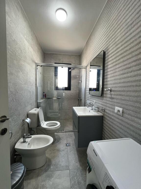 apartament 2+1 me pamje të plotë nga deti për qira afatgjatë Vlorë