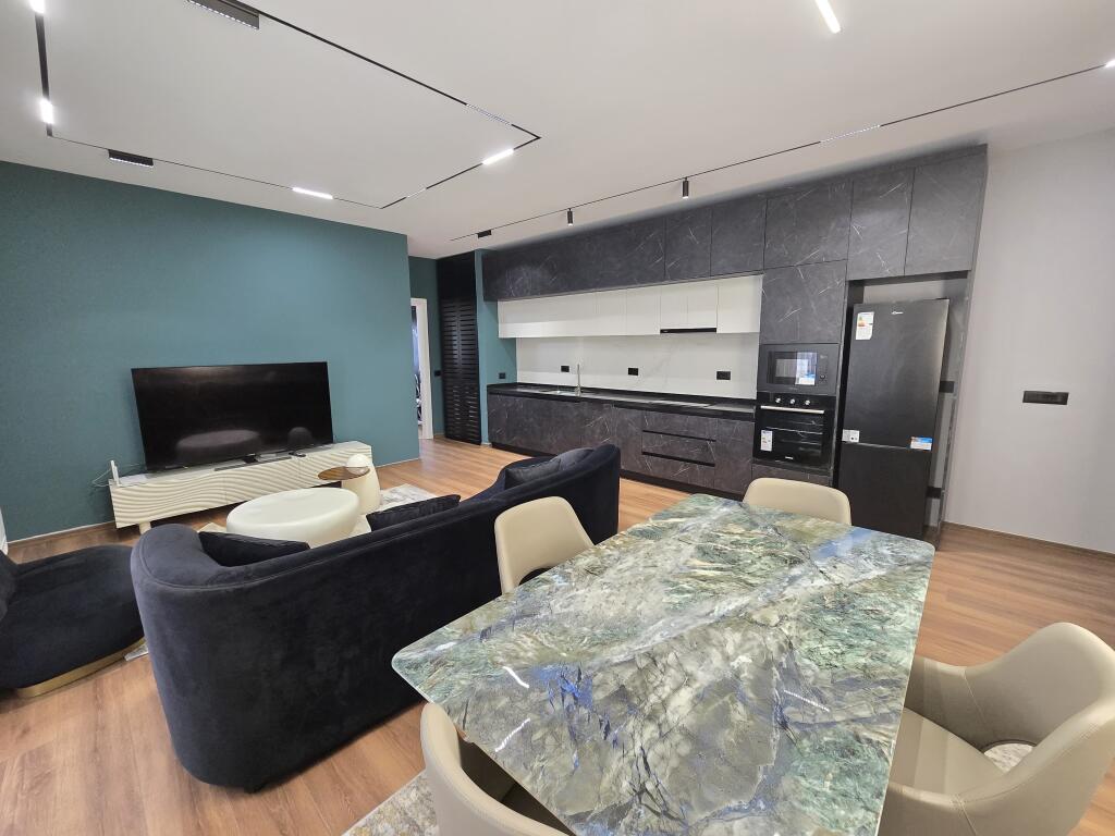 *APARTAMENT 1+1+ POST PARKIMI | ME QIRA | LIQENI I FARKËS*