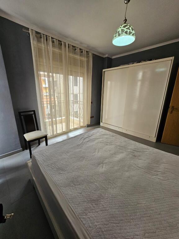 Shitet super apartament 1+1 në zonën e Shkëmbit të Kavajës