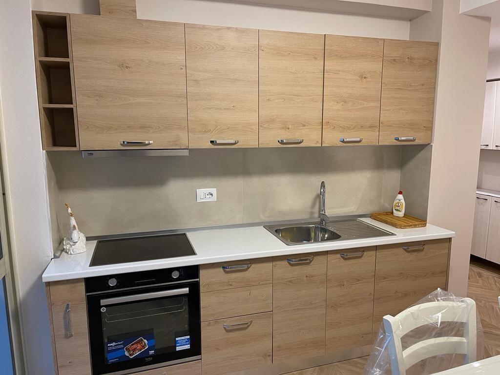 APARTAMENT ME QERA 2+1 21 DHJETORI 750 EURO