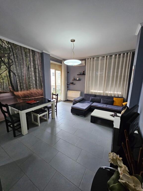 Shitet super apartament 1+1 në zonën e Shkëmbit të Kavajës