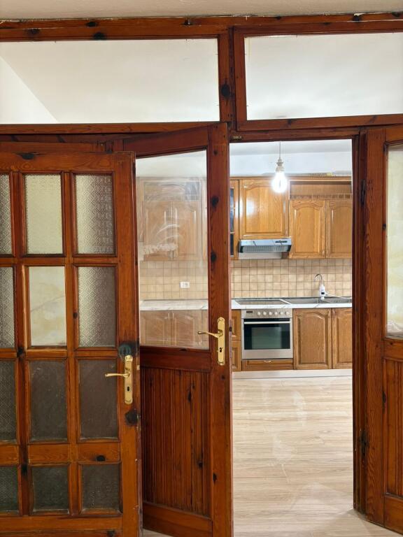 Apartament 2+1 me qira tek Rruga e Barrikadave