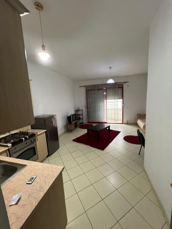 Jepet me qera apartament 1+1 te Casa Italia pranë Terminalit