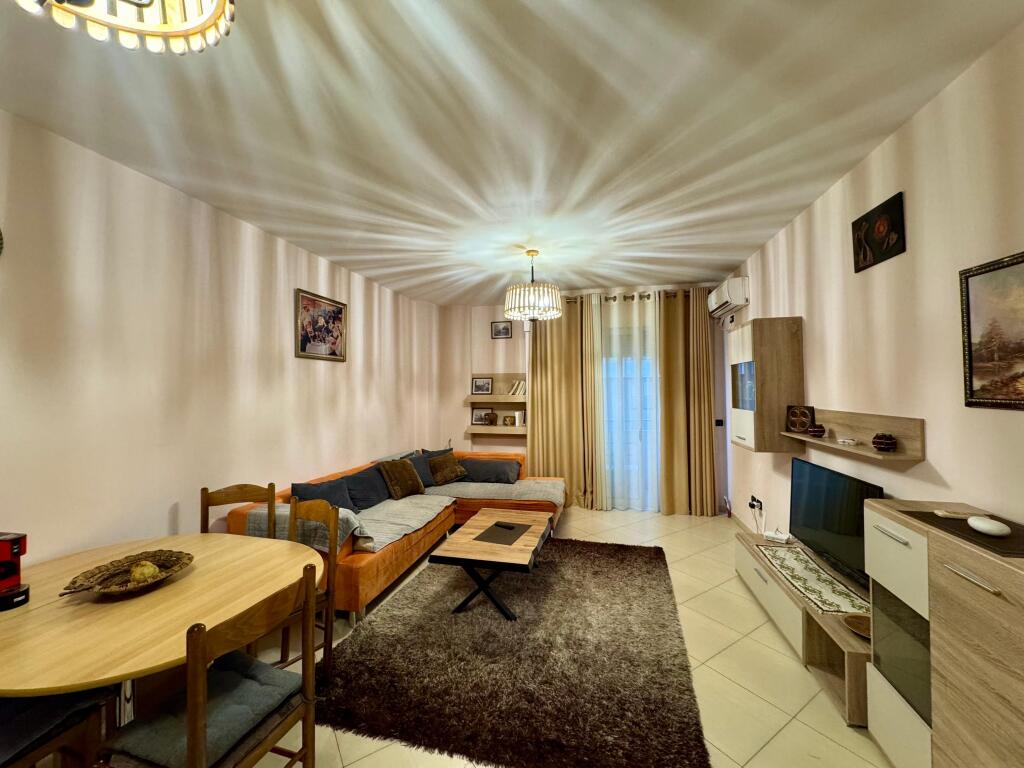 Pazari Ri 2+1 per qira