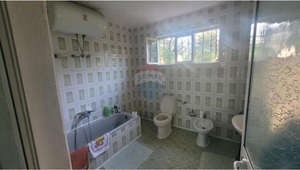 Shitet vile 1 kateshe + papafingo ne insitut