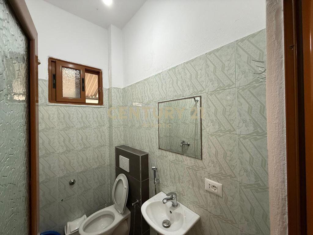 SHITET SHTEPI PRIVATE NE PLAZH-RROTA E KUQE 100 METRA LARG DETIT 320,000 € /Muaj