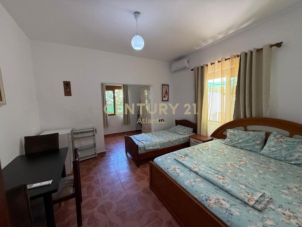 SHITET SHTEPI PRIVATE NE PLAZH-RROTA E KUQE 100 METRA LARG DETIT 320,000 € /Muaj