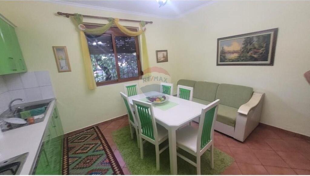 Shitet vile 1 kateshe + papafingo ne insitut