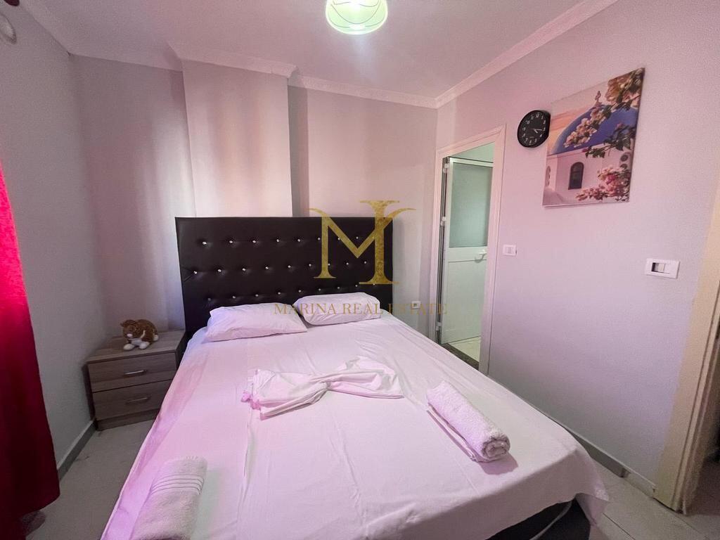 APARTAMENT 3+1 ME QERA NE PLAZH , PRANE SHKOLLES BAJRAM CURRI !!