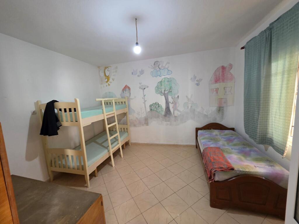 5 Maji Jepet Shtepi 2+1 Me Qera