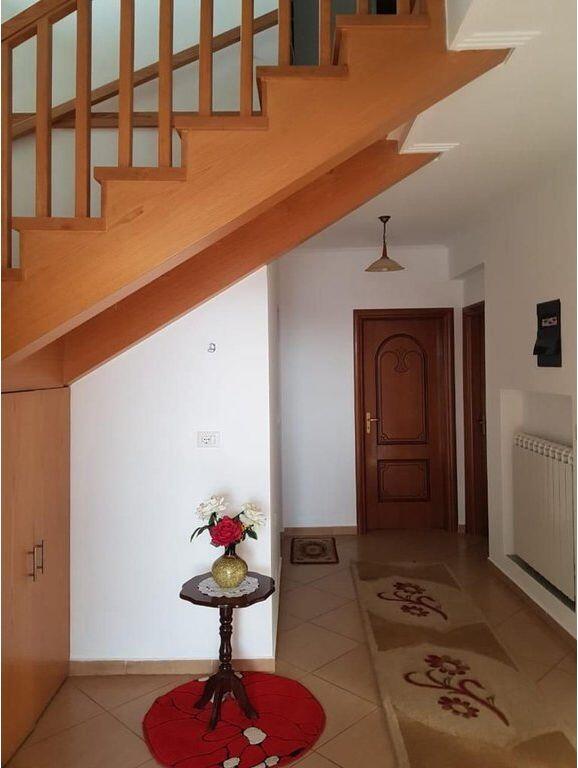 SARANDË, SHESIM VILË 3-KATËSHE ME PAMJE NGA DETI 300,000 €