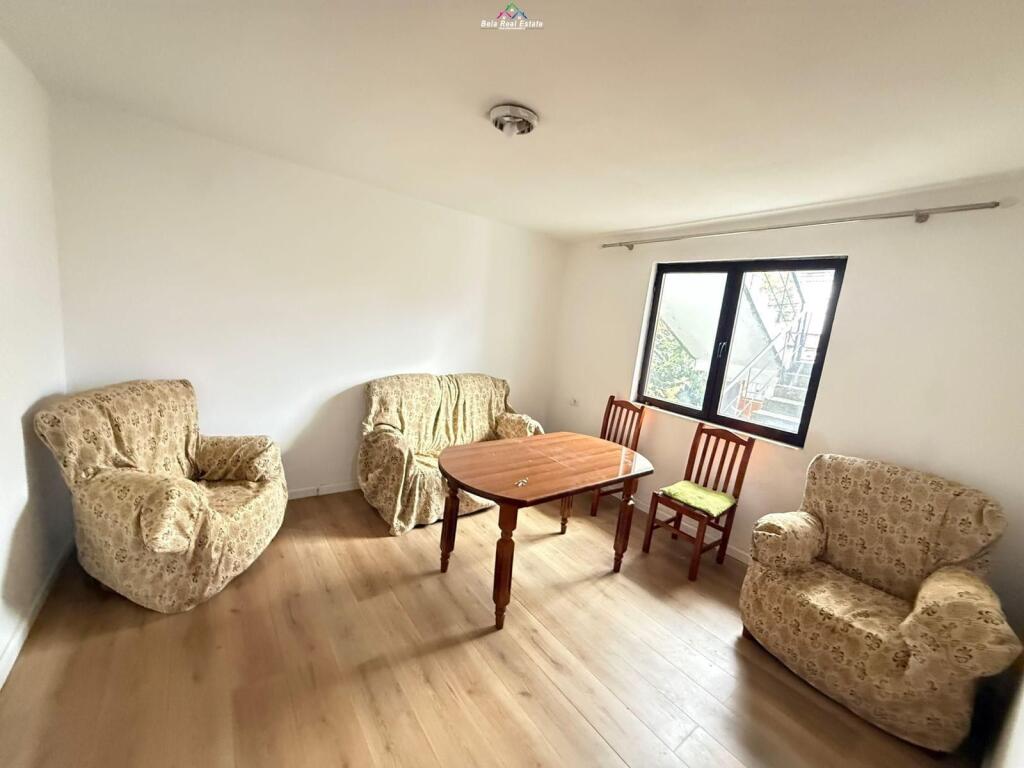 Vile me Qera 2+1 Tek Varri I Bamit (ID BV22524) Tirane