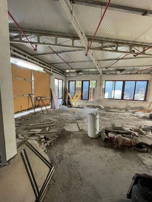 JEPET GODINE BIZNESI 2500 M2 ME QERA NE SELITE 13.000 EURO