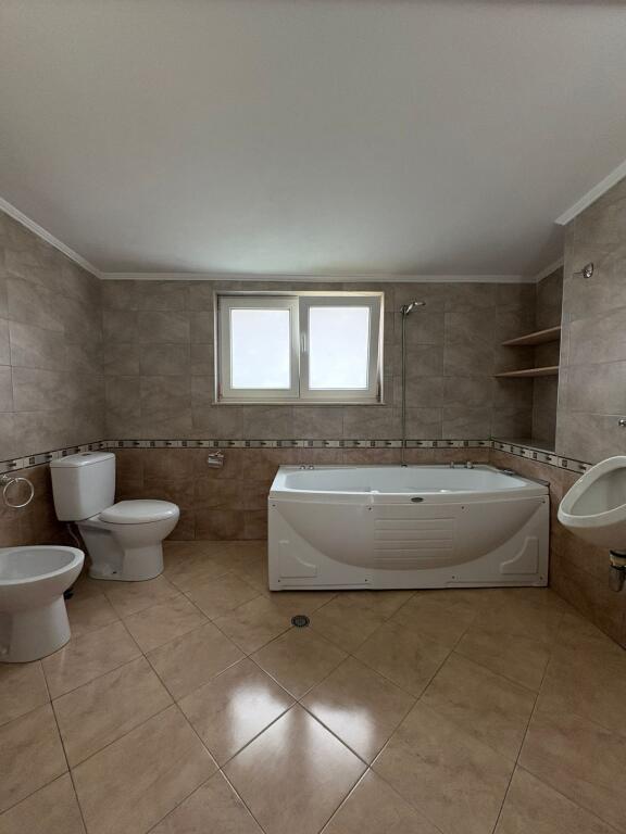 Attico in affitto vicino al Lago di Tirana