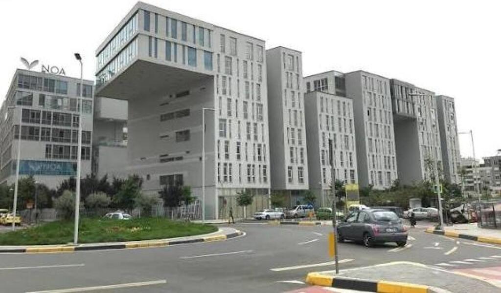 Jepet me qira apartament 2+1 te Komuna e Parisit!
