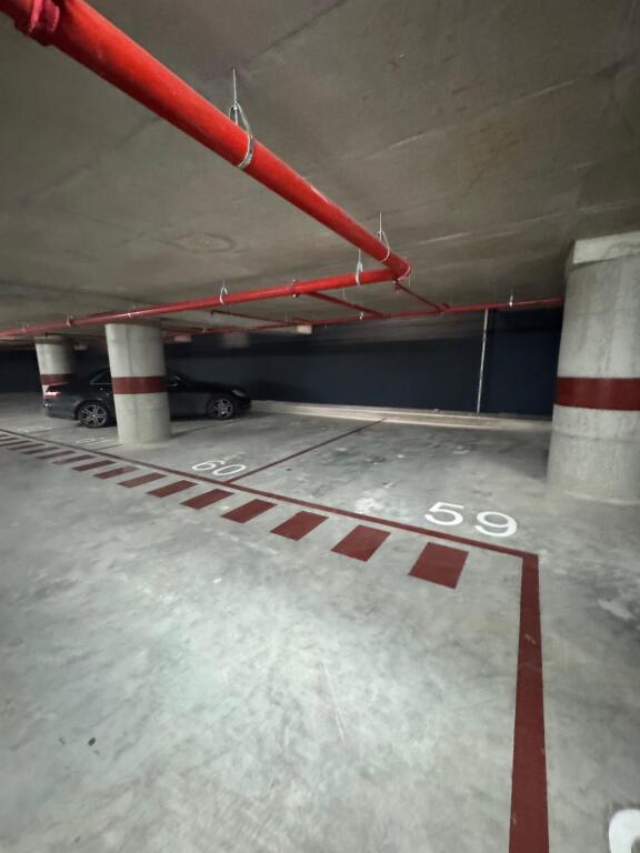 Jepet zyre me qera Mine Peza