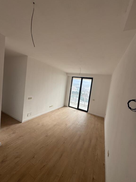 Jepet zyre me qera Mine Peza