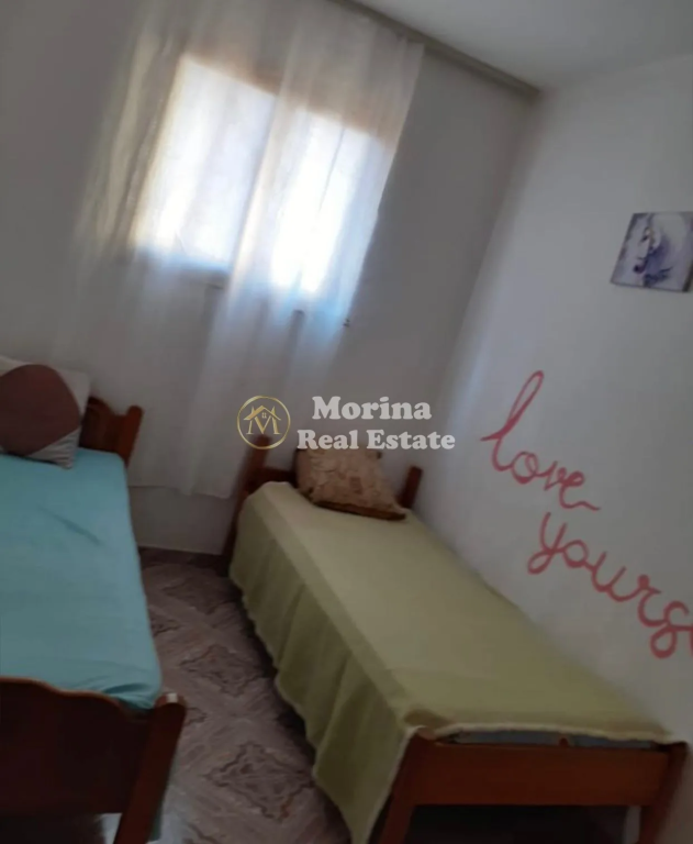 Qera,Hyrje private 2+1, Medrese, 350 euro/muaj