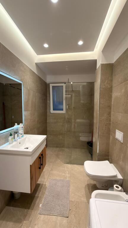 Jepet Me Qera Apartament 1+1+1 Ballkon