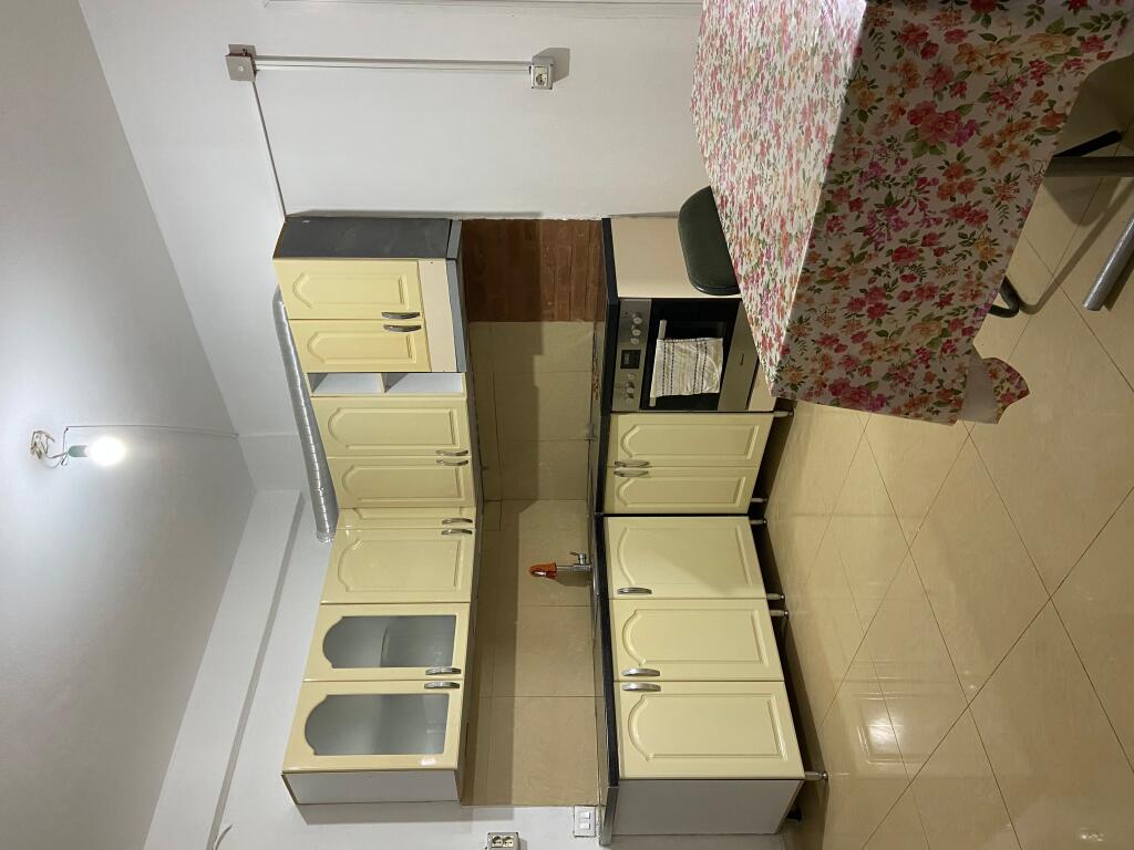 Shtepi ekonomike me qera!