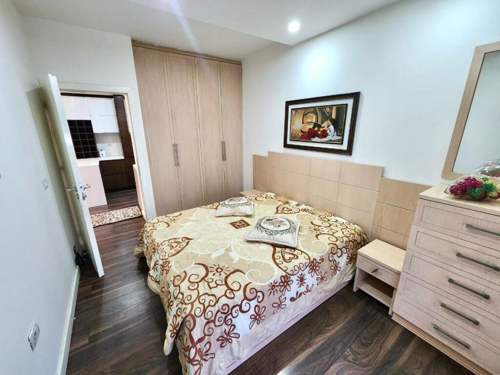 Me Qera: 3+1+Garazh me 1 Post Parkimi ( 21 Dhjetor - Kontakt ) Investuar &amp; Arreduar me Arkitekt: PARKET &amp; Kondicioner