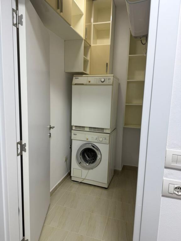 Zyre me qera ne Qender te Tiranes