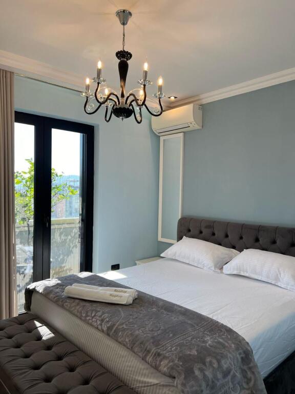 Apartament me qira 3+1 ne Qender te Tiranes (vetem per te huaj)