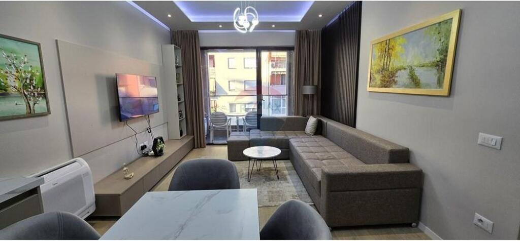 Apartment for rent 1+1 at Komuna Parisit