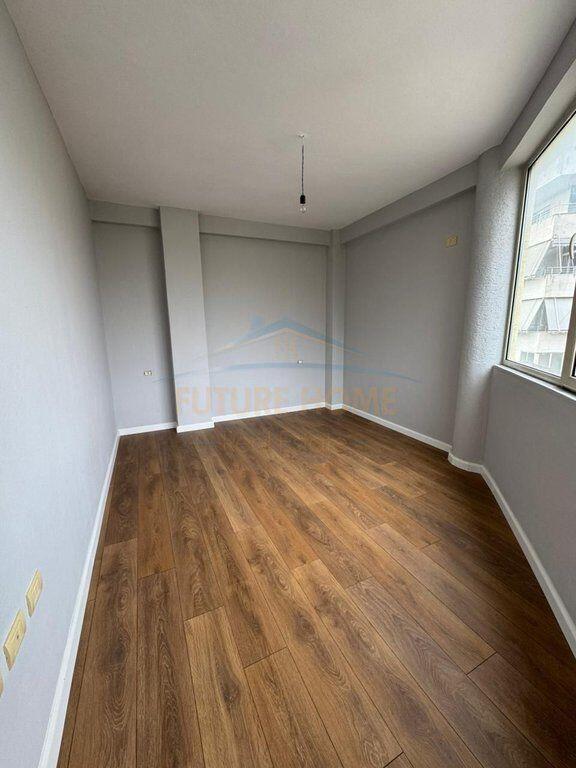 Shitet, Apartament 1+1, Fresku , Tirane