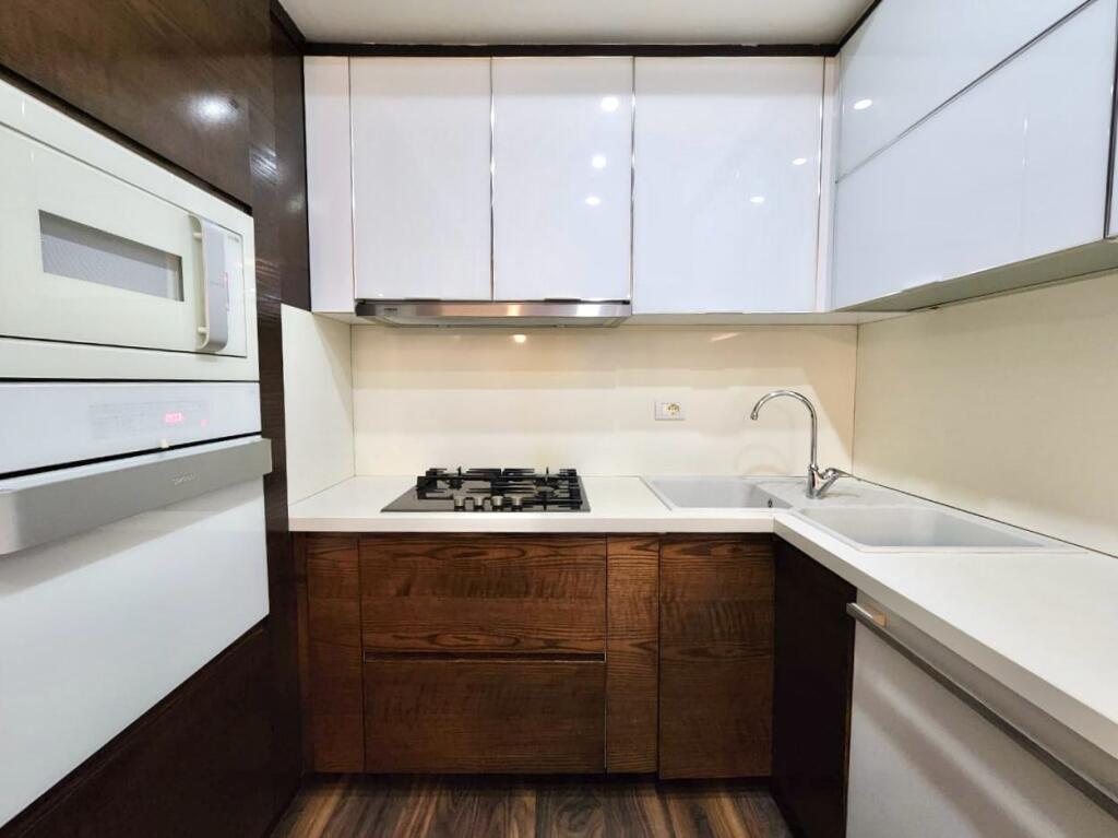 Me Qera: 3+1+Garazh me 1 Post Parkimi ( 21 Dhjetor - Kontakt ) Investuar &amp; Arreduar me Arkitekt: PARKET &amp; Kondicioner