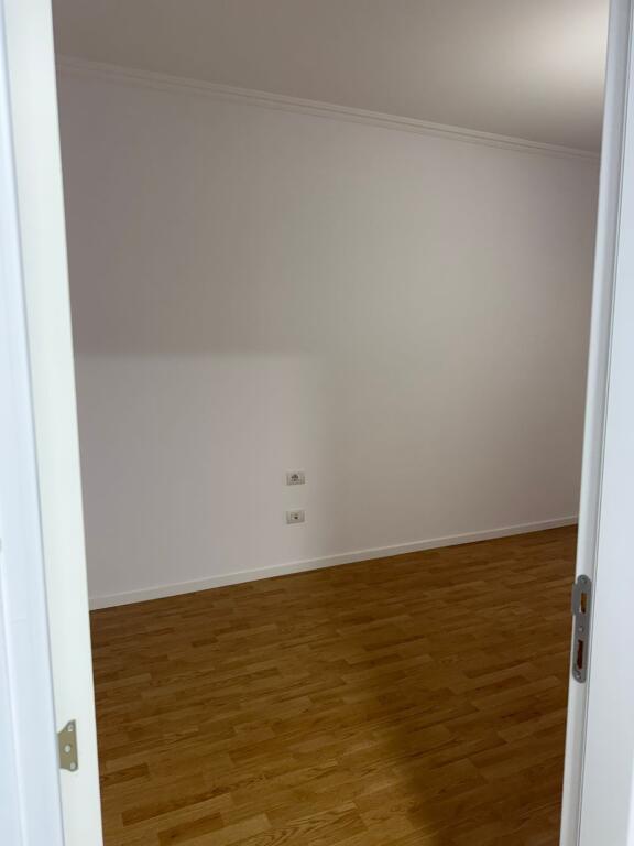 Zyre me qera ne Qender te Tiranes