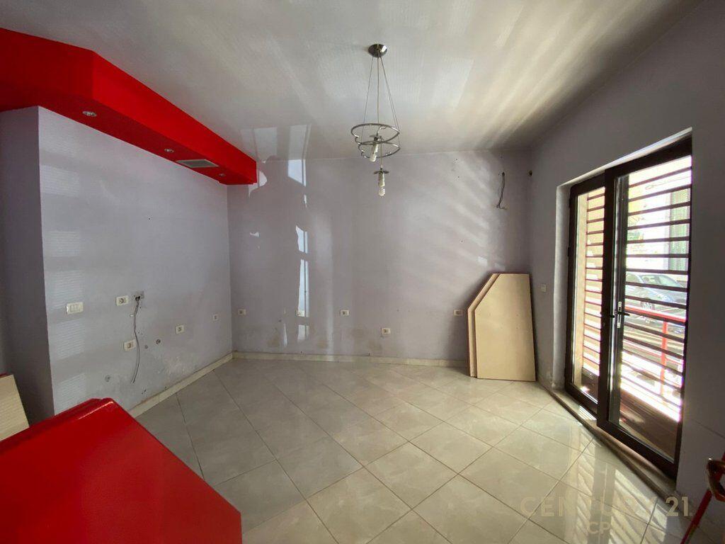 Tek Kodra E Diellit Japim Ambient Me Qira! 530 € /Muaj