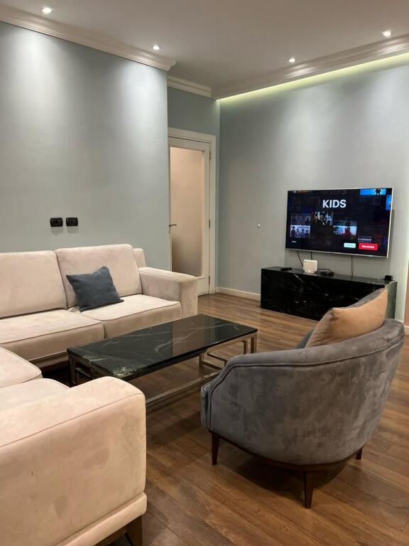 Apartament me qira 3+1 ne Qender te Tiranes (vetem per te huaj)