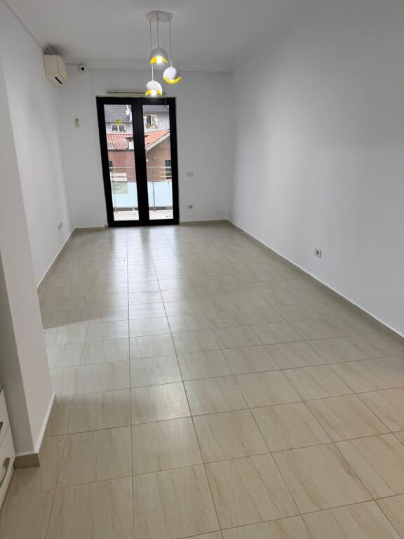 Zyre me qera ne Qender te Tiranes