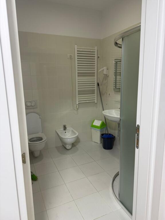 Zyre me qera ne Qender te Tiranes