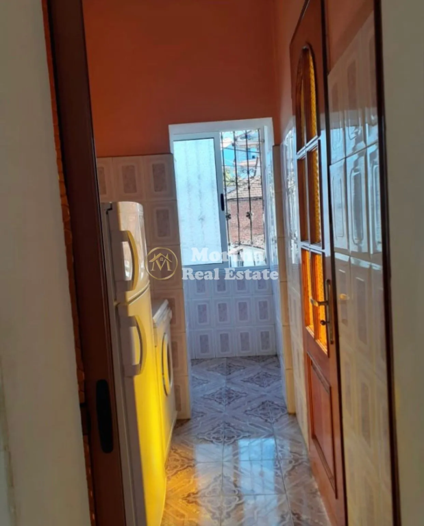 Qera,Hyrje private 2+1, Medrese, 350 euro/muaj