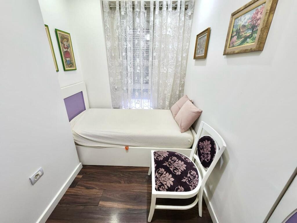 Me Qera: 3+1+Garazh me 1 Post Parkimi ( 21 Dhjetor - Kontakt ) Investuar &amp; Arreduar me Arkitekt: PARKET &amp; Kondicioner