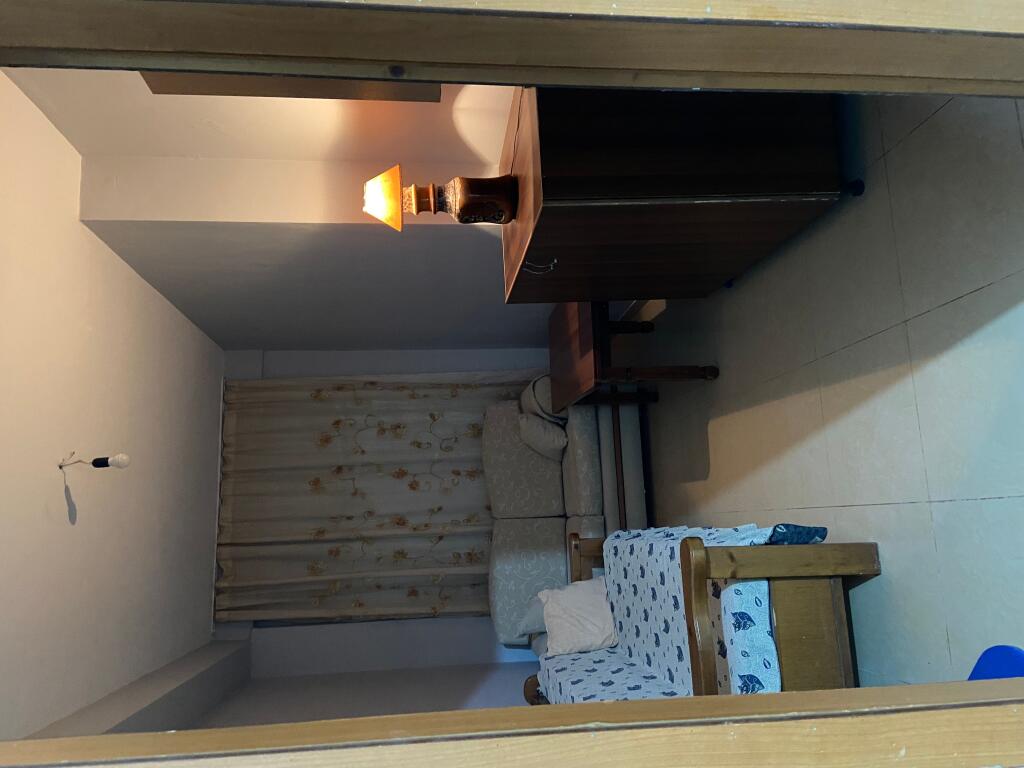 Shtepi ekonomike me qera!