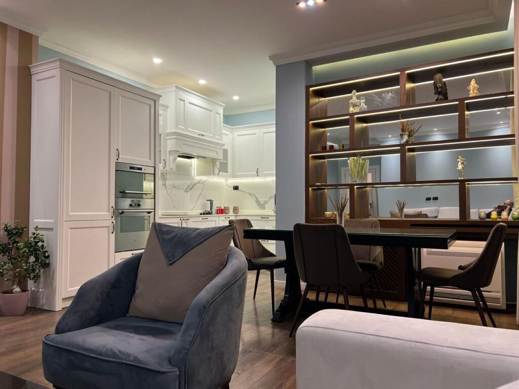 Apartament me qira 3+1 ne Qender te Tiranes (vetem per te huaj)