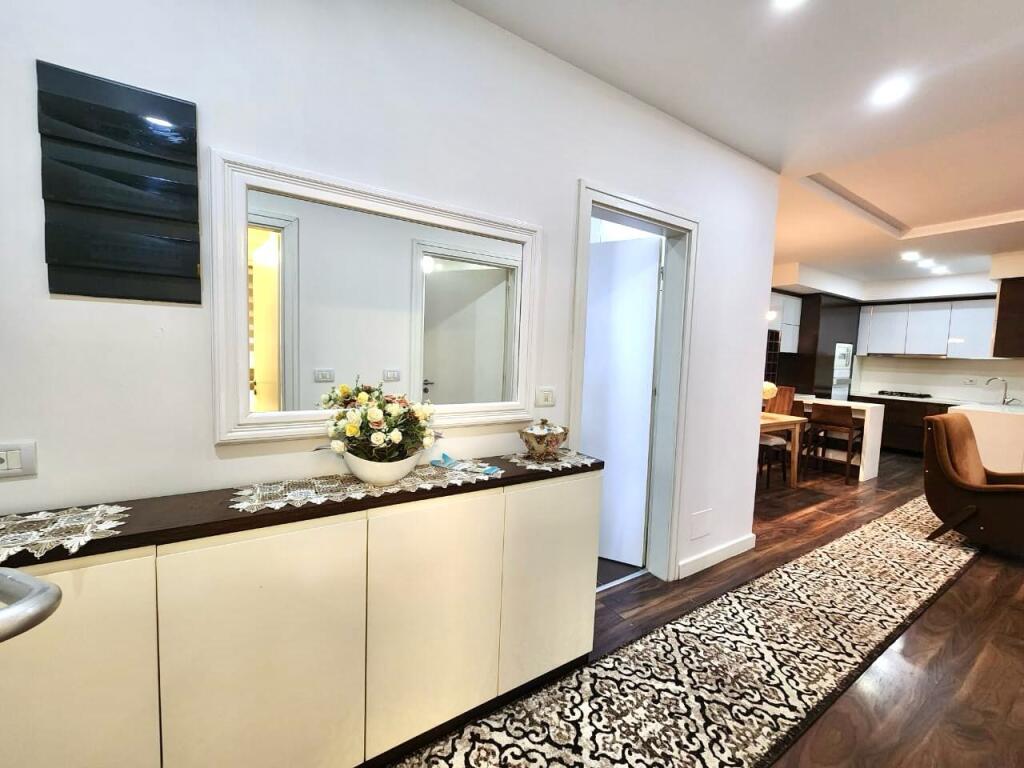 Me Qera: 3+1+Garazh me 1 Post Parkimi ( 21 Dhjetor - Kontakt ) Investuar &amp; Arreduar me Arkitekt: PARKET &amp; Kondicioner