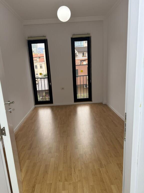 Zyre me qera ne Qender te Tiranes