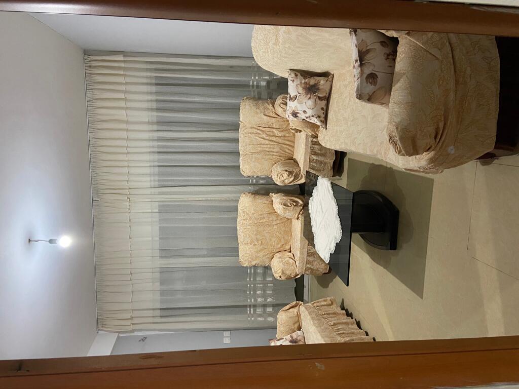 Shtepi ekonomike me qera!