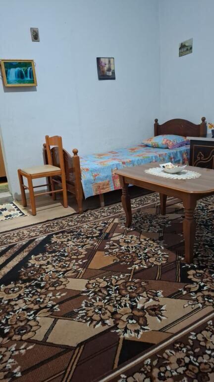 Garsoniere me qera tek Pazari i Ri. Vetem per vajza